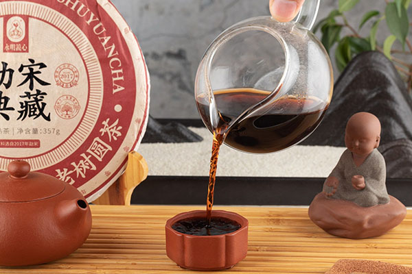 Заваривание чая методом пролива в гайвани или исинском чайнике