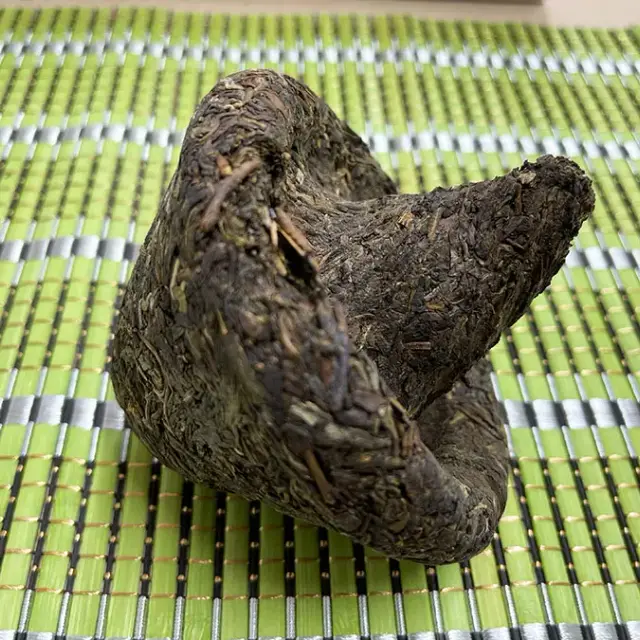 Sheng puerh Xiaguan Bao Yan Jin Cha (Flacăra Tibetană) — 3